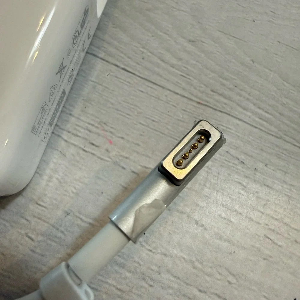 Apple Genuine Original MacBook 60W Magsafe‎ Charger